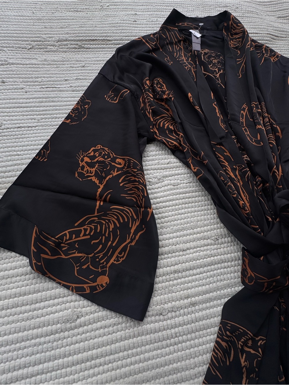 Auden Tiger Print Satin Kimono Robe Black Copper Tie Waist Sleepwear M/L - Picture 4 of 9